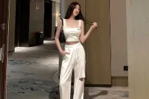 探店博主的一个“避雷贴”杀死了一家排队三小时的网红店？