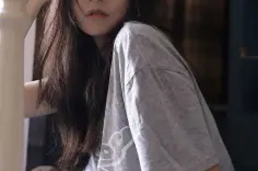 江疏影39岁凭“脚毛”上热搜背后藏着内娱对中年女星最大的傲慢